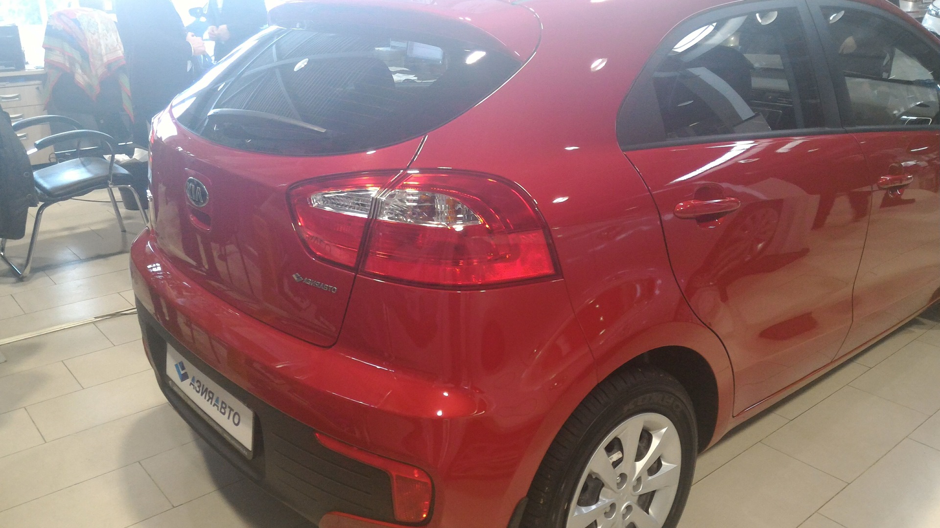 KIA Rio 5-door (3G) 1.4 бензиновый 2015 | Красный Перламутровый на DRIVE2