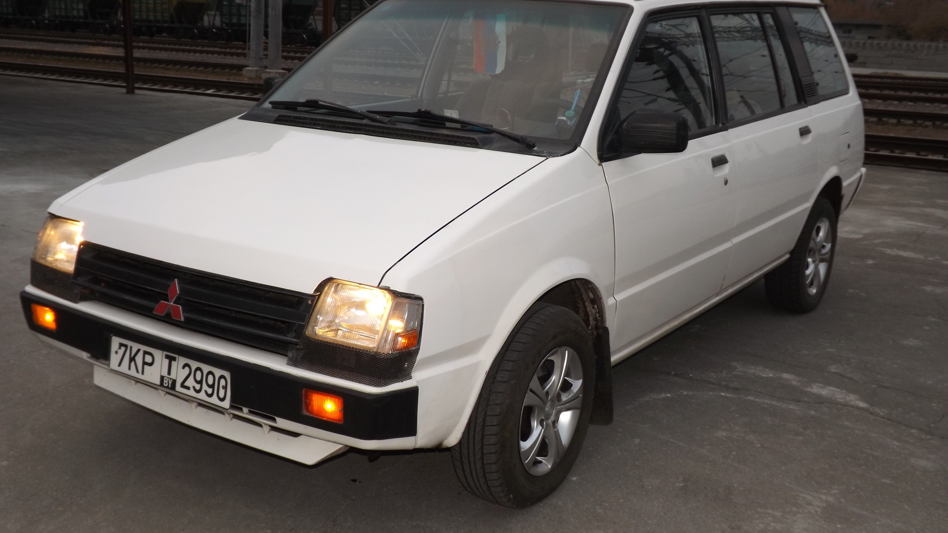 Mitsubishi Space Wagon (1G) 2.0 бензиновый 1988 | белый спец вагон на DRIVE2