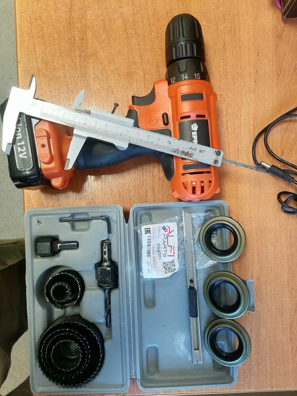 Замена сальников свечных колодцев на ниссан примера р12 с двигателем ...