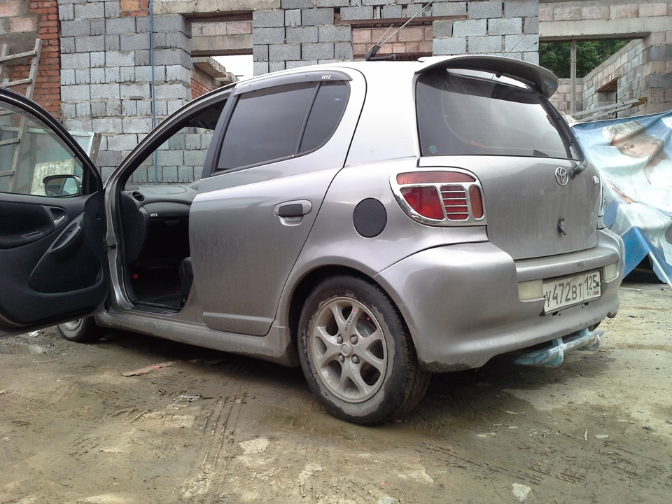 Toyota Vitz 1 3 RS 2001 синий