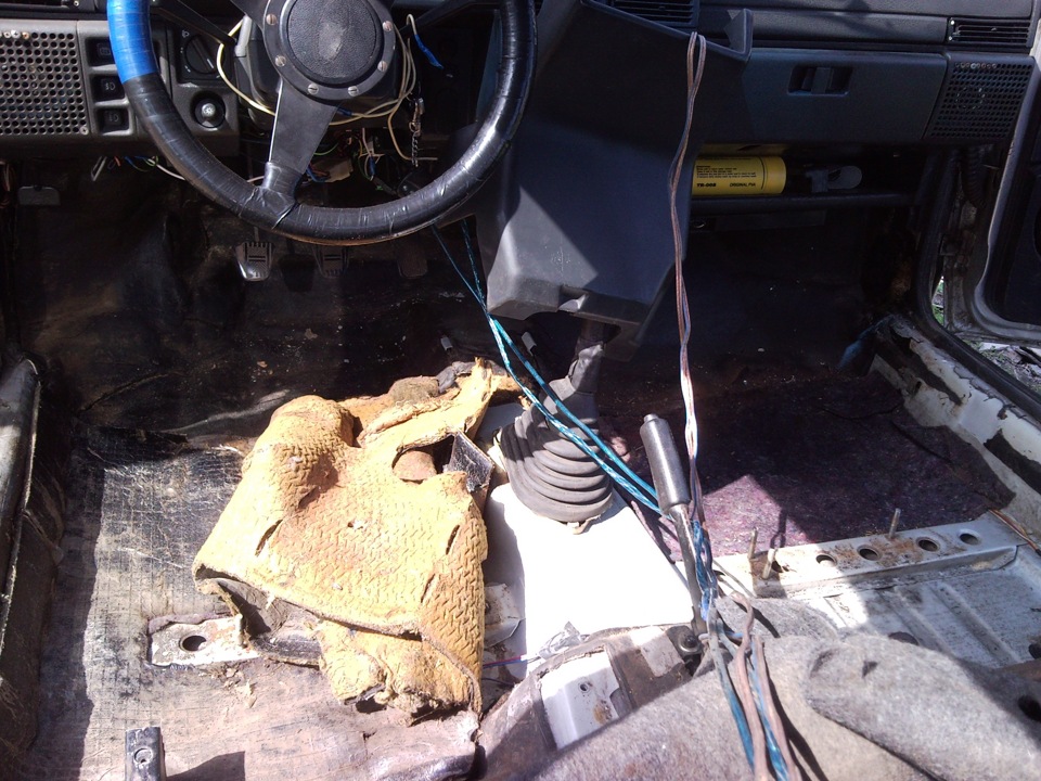 [вылечено] Обнаружена сырость под передними сиденьями — LADA 21093i, 1 ...