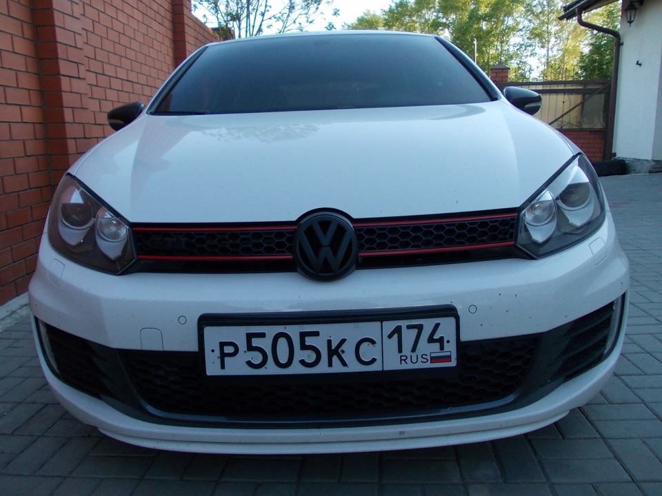 Черный значок VW Golf 6 GTI