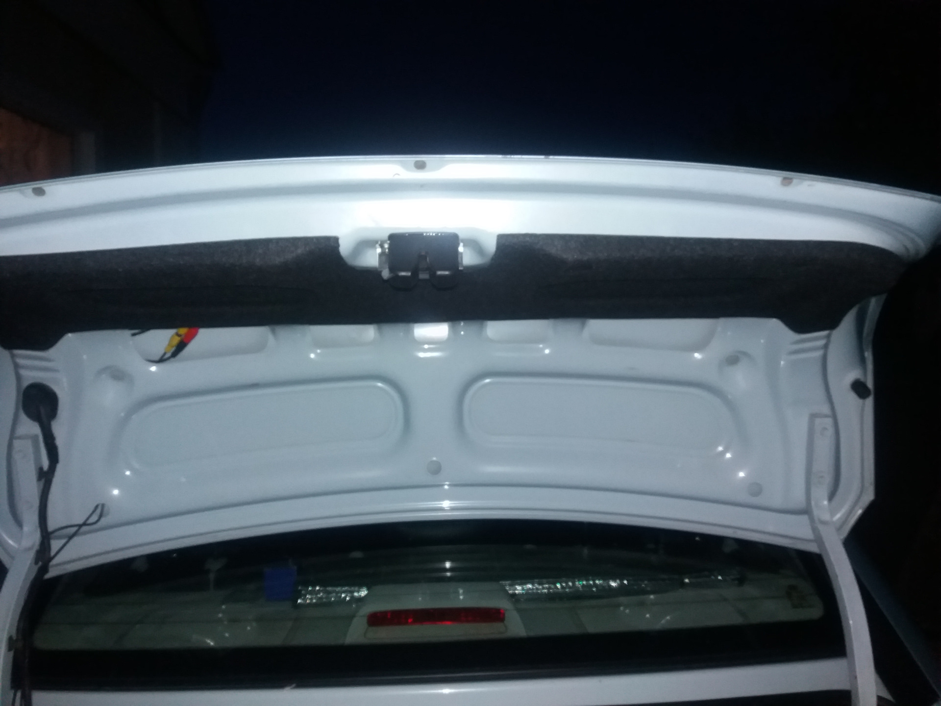 Карта двери багажника — Hyundai Accent (3G), 1,4 л, 2009 года ...