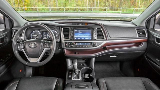 Toyota highlander интерьер