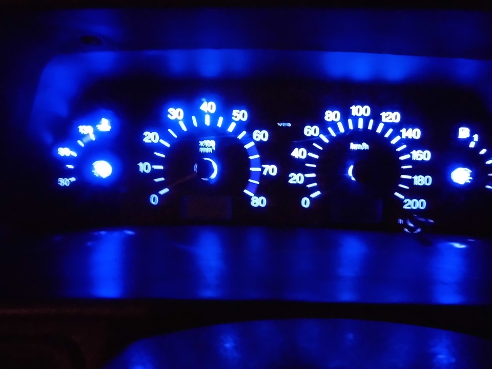 Прибора десятка. Синяя приборная панель ВАЗ 2110. Синяя приборка ВАЗ 2115. Приборная панель синей подсветкой ВАЗ 2110. Лампочки подсветки приборной панели ВАЗ 2115.