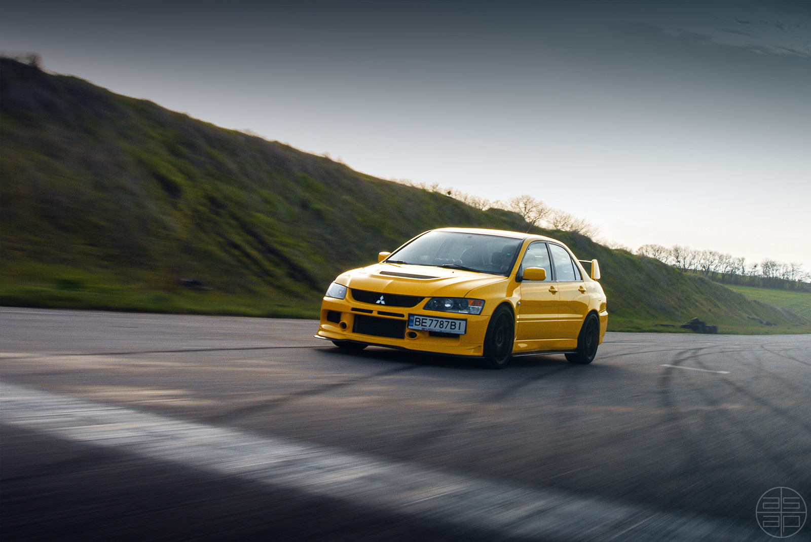 Mitsubishi Lancer Evolution 9 Р¶РµР»С‚С‹Р№