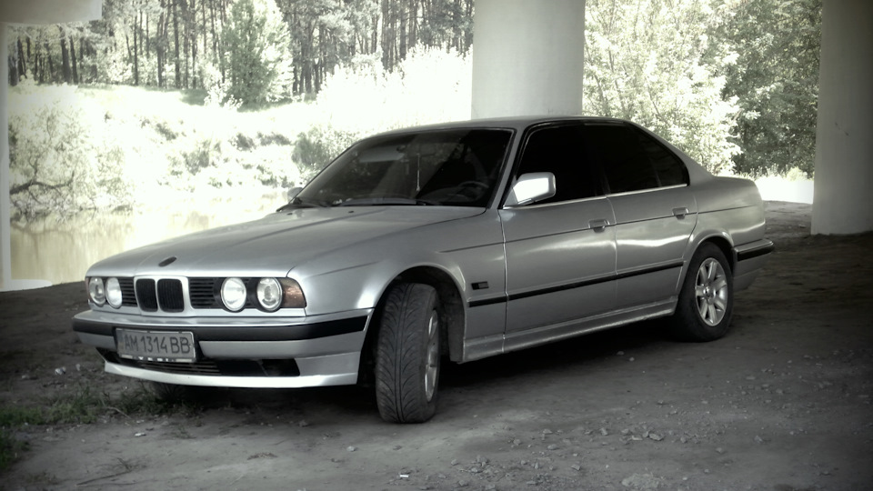 Бмв 95 года. БМВ 5 е34 серебристый металлик. БМВ 520 1995 серебристая. BMW 5 e34 m серебристый металлик. Е34 серебристая.