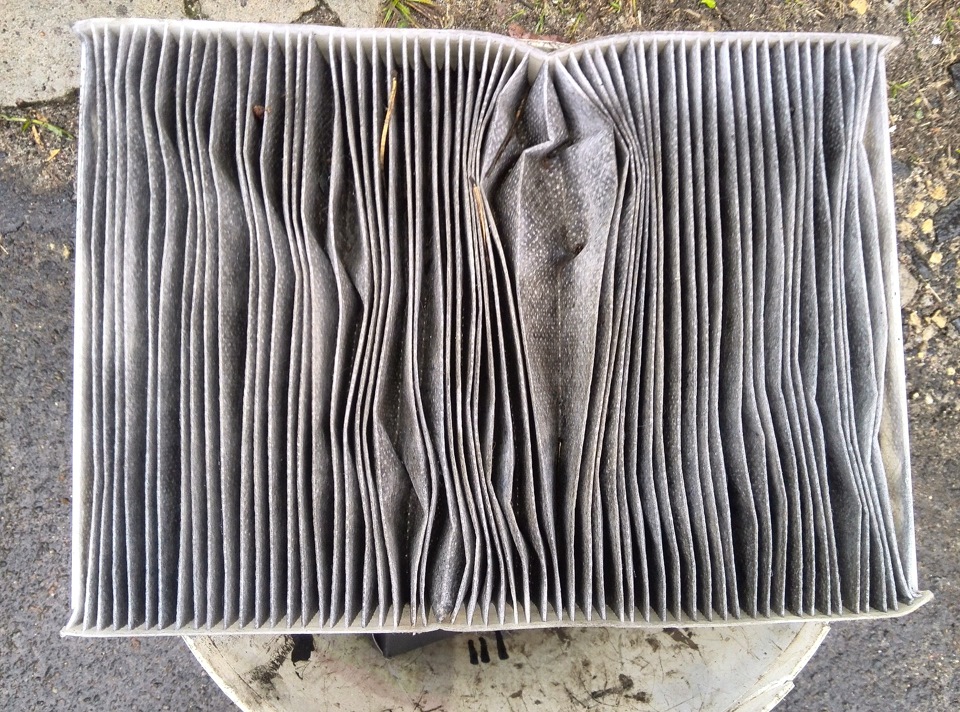 Замена салонного фильтра и чистка ливневки под АКБ — Audi A6 (C5), 1,9 ...