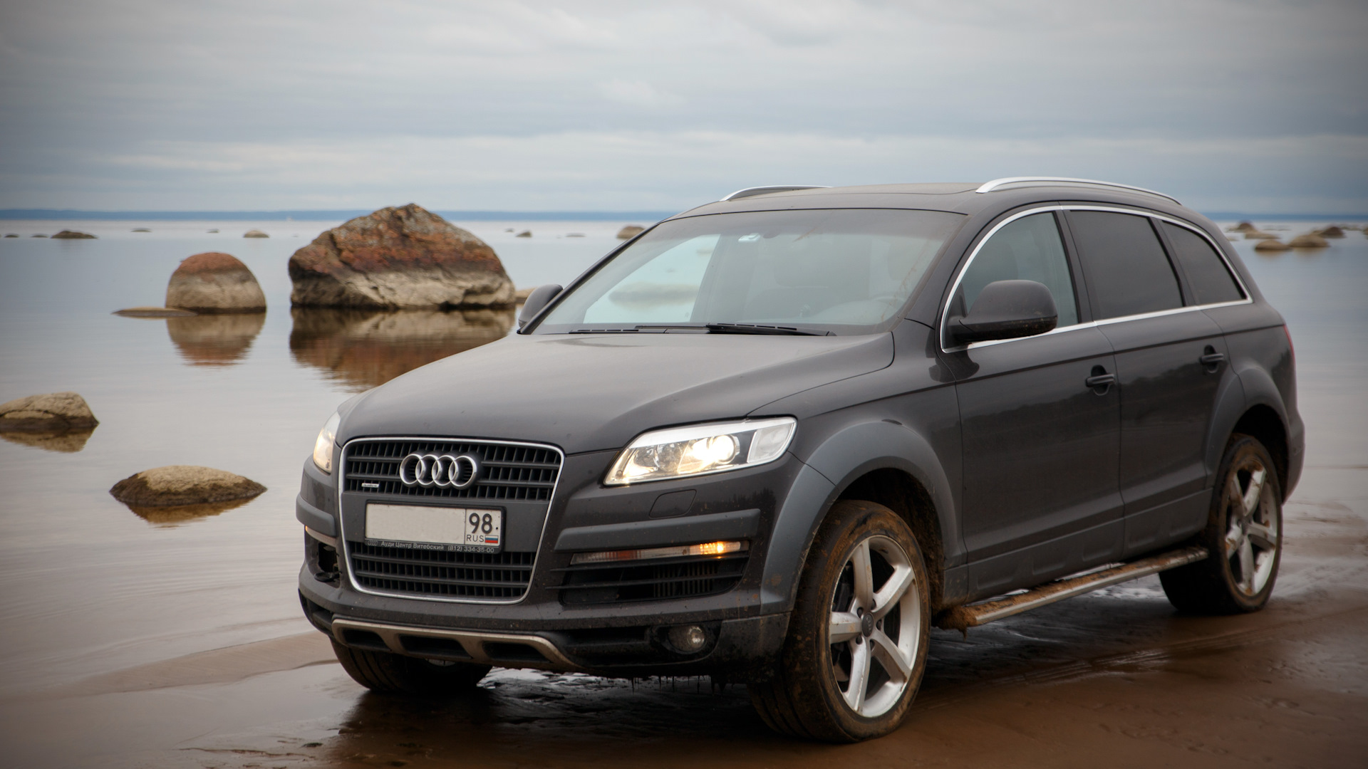 Найти q 7. Audi q7 Allroad. Audi q7 v8. Ауди q7 v8t 2022. Audi q7 2011 Navi.