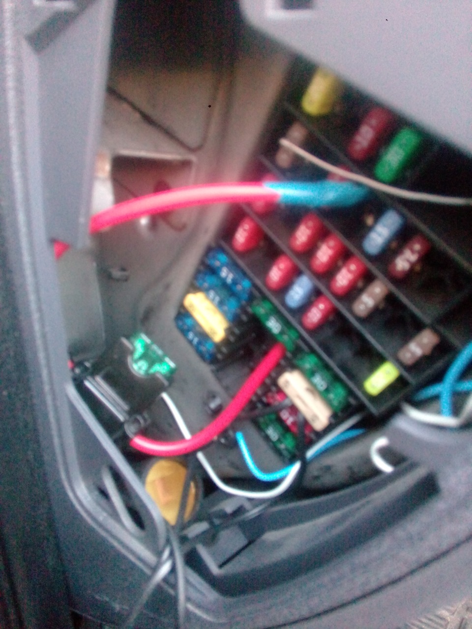 Стеклоподъемники без включения зажигания — Renault Logan (1G), 1,6 л ...