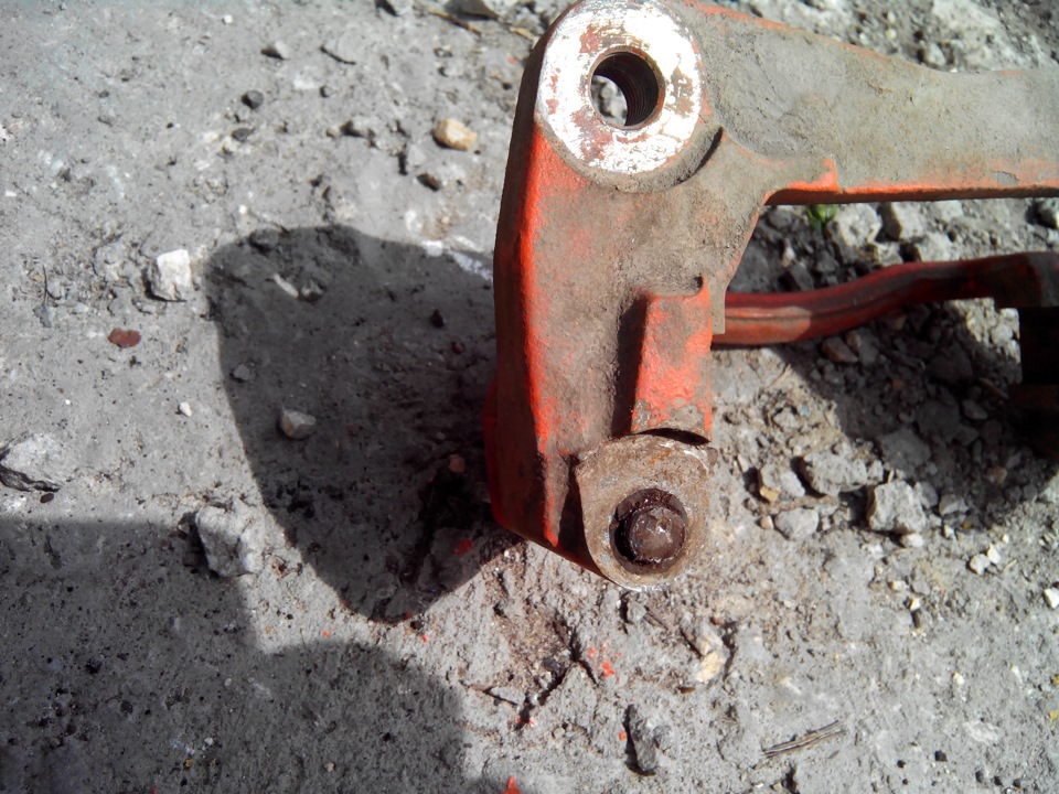 Замена обломившейся направляющей в тормозном суппорте. — BYD F3, 1,6 л ...