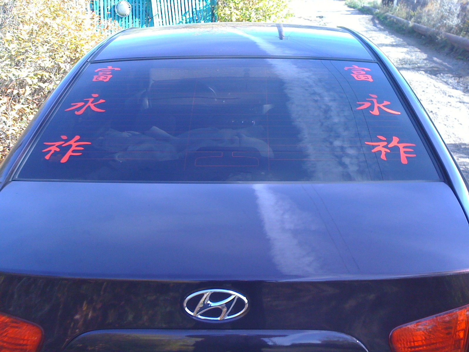 Иероглифы на машине