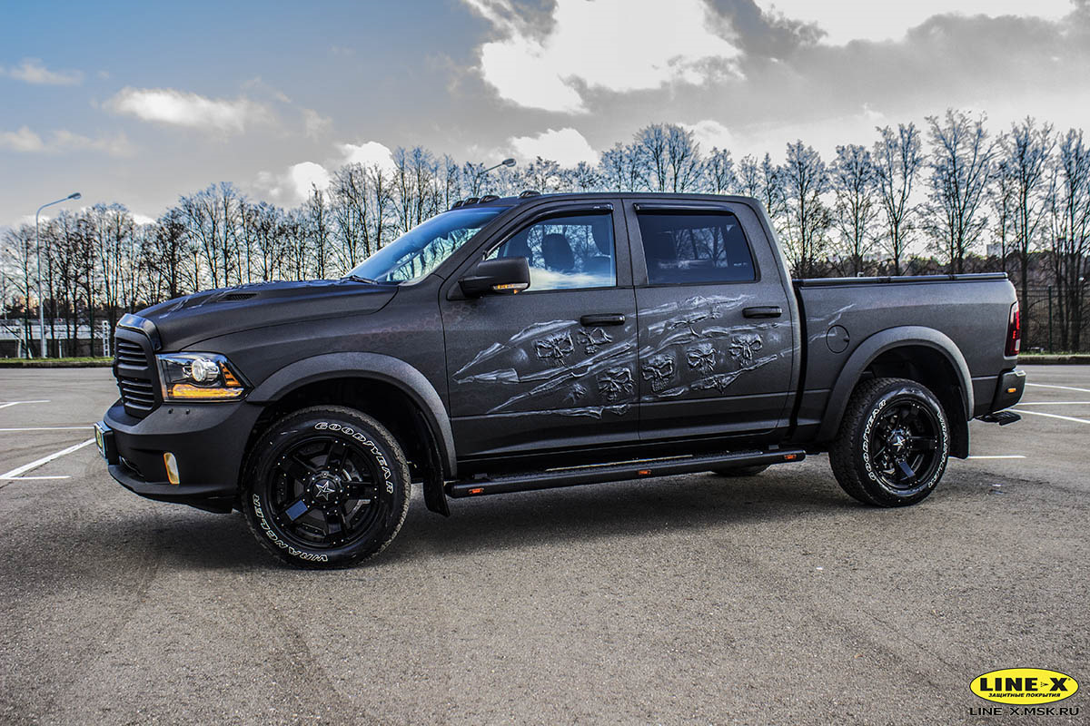 Рам покрытие. Dodge Ram 3500 line x. Аэрография на Додж рам 1500. Додж Рэм 1500 в камуфляже. Додж рам аэрографика.