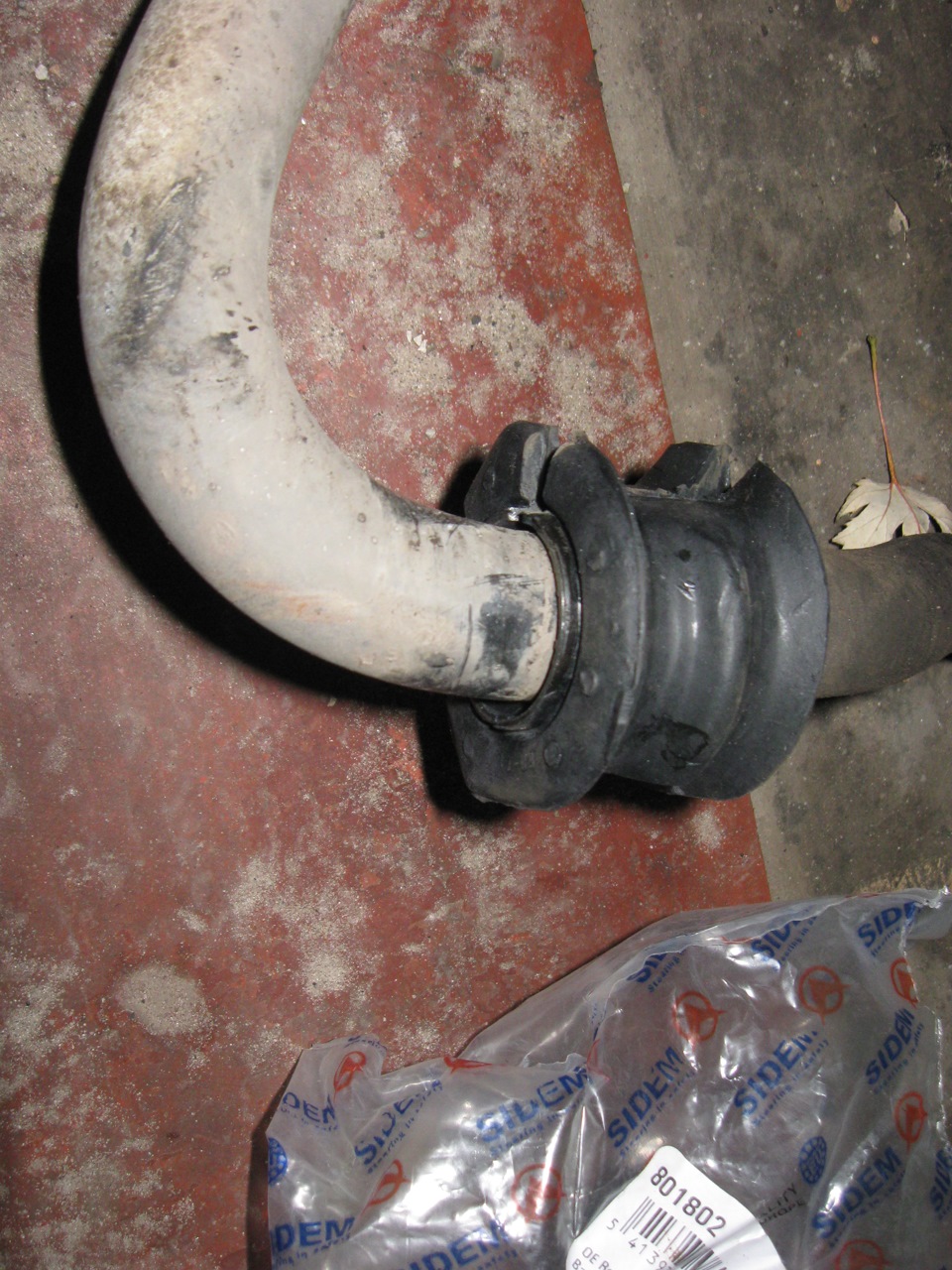 Замена резинок на переднем стабилизаторе — Ford Scorpio I, 2 л, 1986 ...