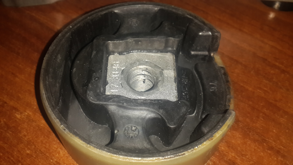 В поворотах и на старте слышен стук — Volkswagen Golf Mk5, 1,6 л, 2005 ...