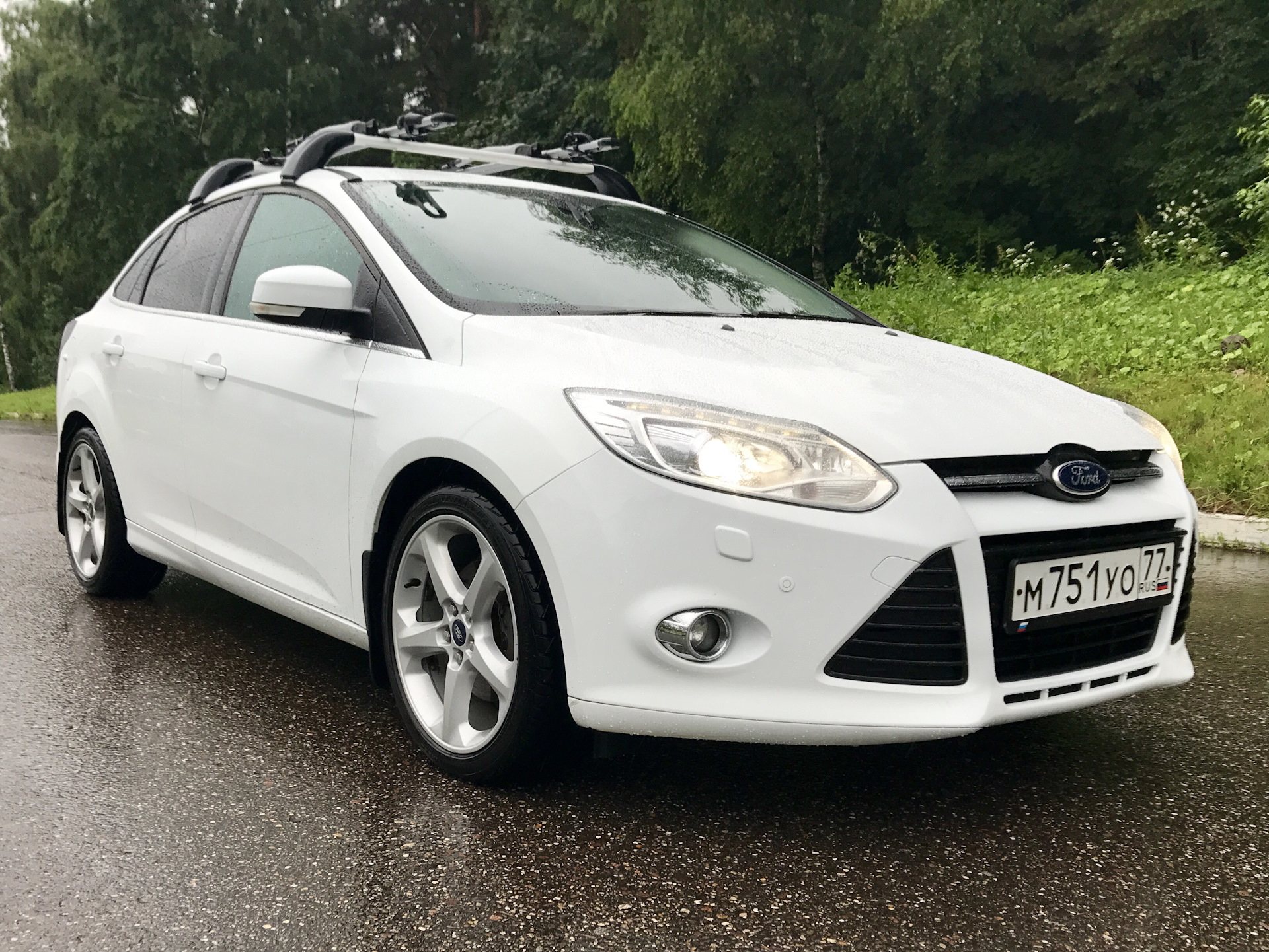 Ford focus 3 dark micastone. Форд фокус 3 антихром. Форд фокус 2 2013. Форд 3 люкс. Форд фокус 3 хэтчбек черный тонированный.