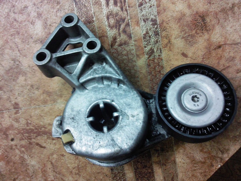 Ролик натяжителя ремня к9к 656. Ролик натяжителя ремня генератора шкода. Ролик натяжителя ремня генератора шкода. Ролик натяжителя ремня генератора шкода. Ролик натяжителя ремня генератора шкода.