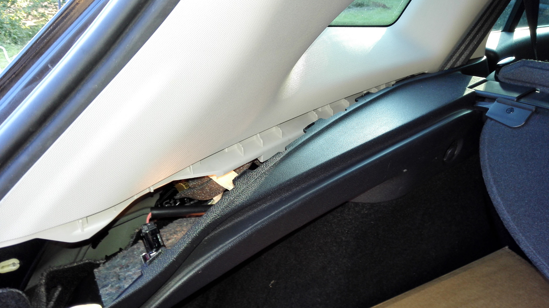 обшивка дверей сценик 3. колонки в дверях на меган 2. рено флюенс снятие задних ручек. меган 2 блокировка от детей. крепление у автомобильной двери меган 3.