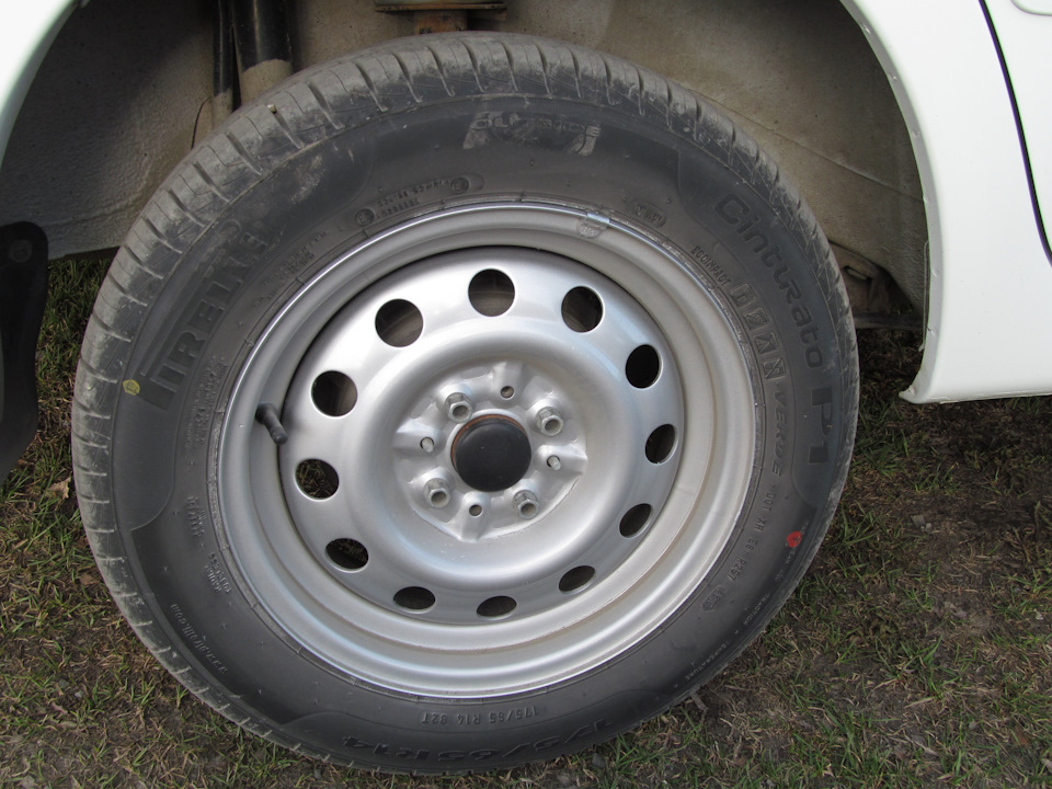 Резина — зимняя и летняя (обе Pirelli) — Lada Гранта лифтбек, 1,6 л ...