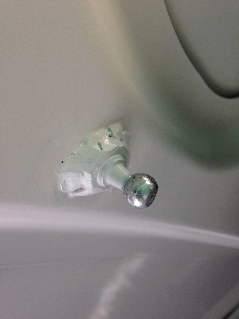 Установлен газовый упор капота от VW Golf — Volkswagen Scirocco (3G), 1 ...