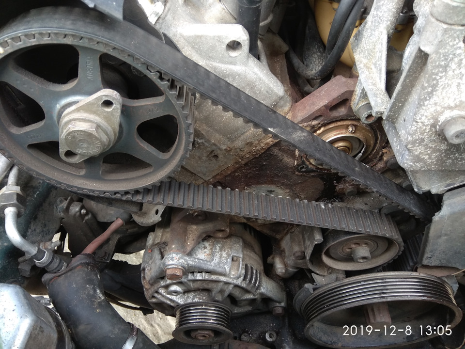 Замена термостата без снятия ГРМ. — Audi A6 (C4), 2,6 л, 1994 года ...