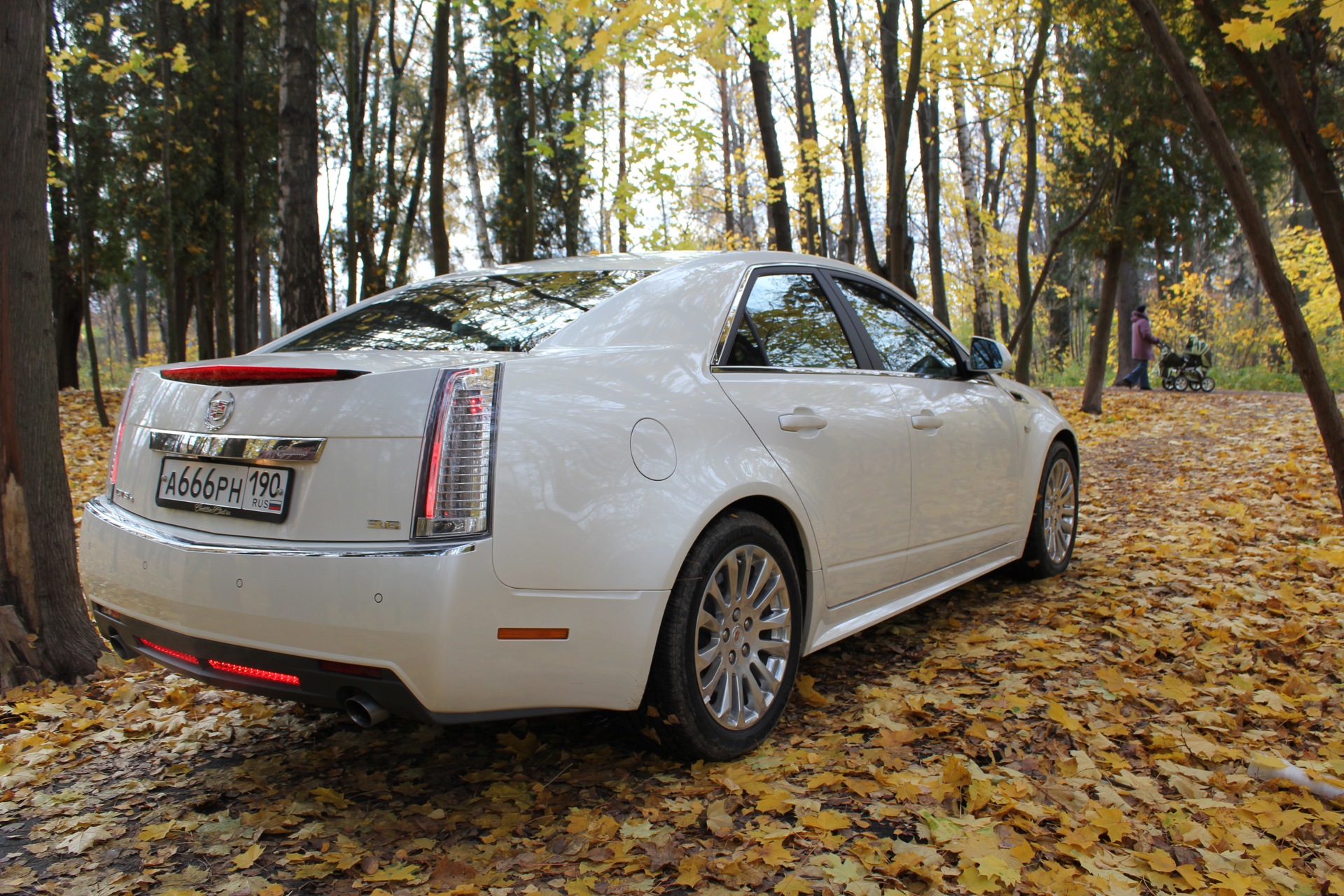 Cadillac CTS оранжевый