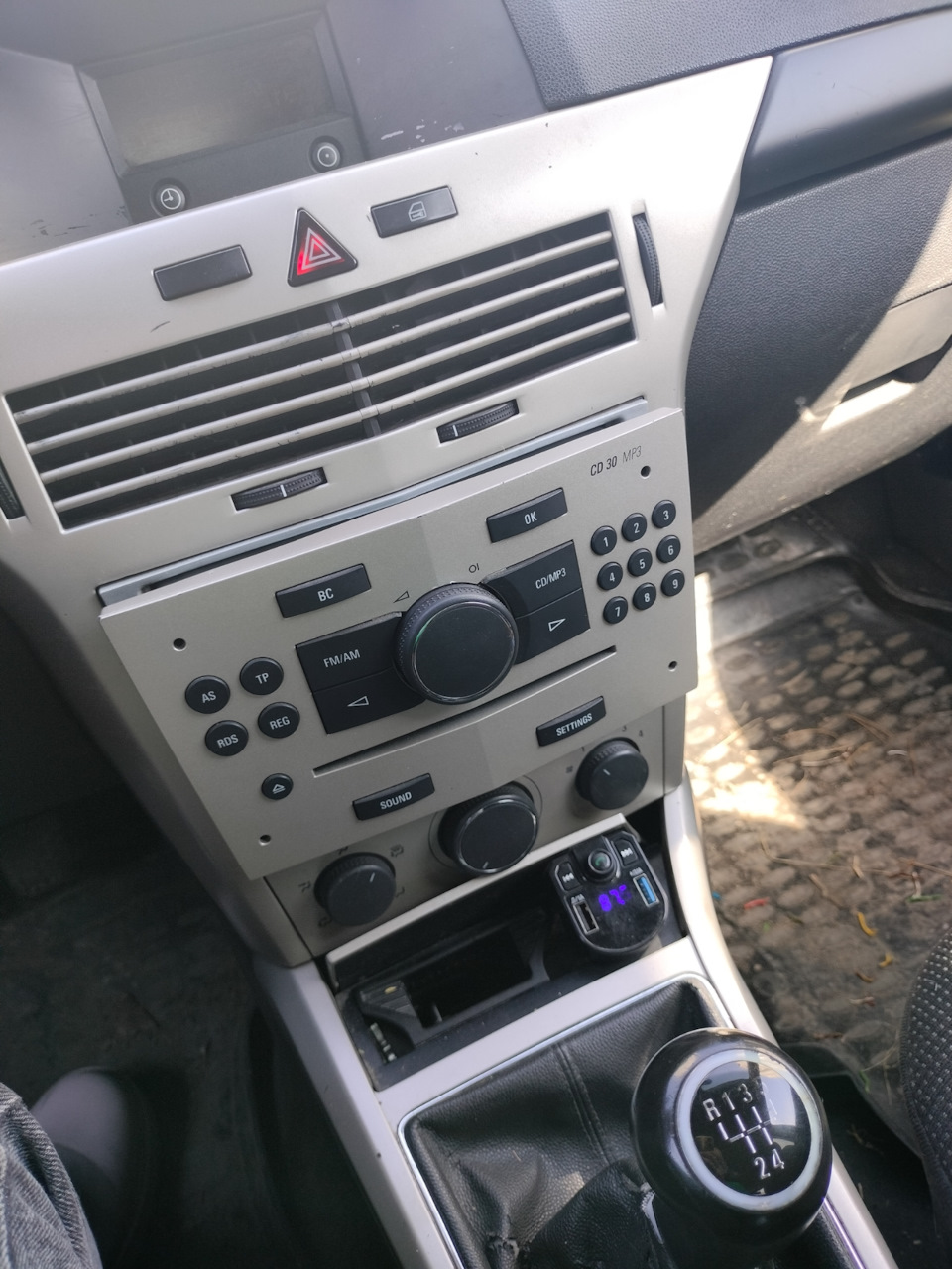 Установка штатной магнитолы — Opel Astra H, 1,4 л, 2008 года | автозвук ...