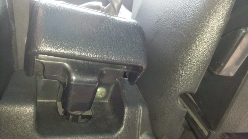 Разбор пластика щитка приборов — Nissan Gloria (11G), 3 л, 2001 года ...