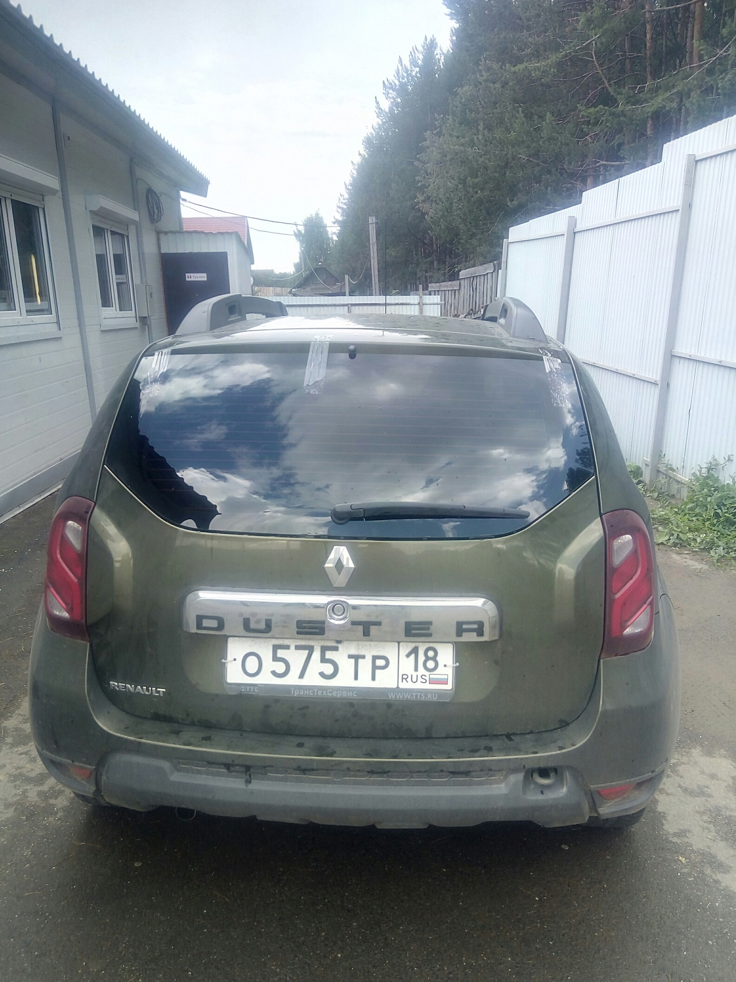 Заменил заднее стекло — Renault Duster (1G), 1,6 л, 2015 года | поломка ...
