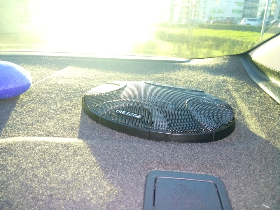 Левый динамик из салона. — Ford Mondeo V