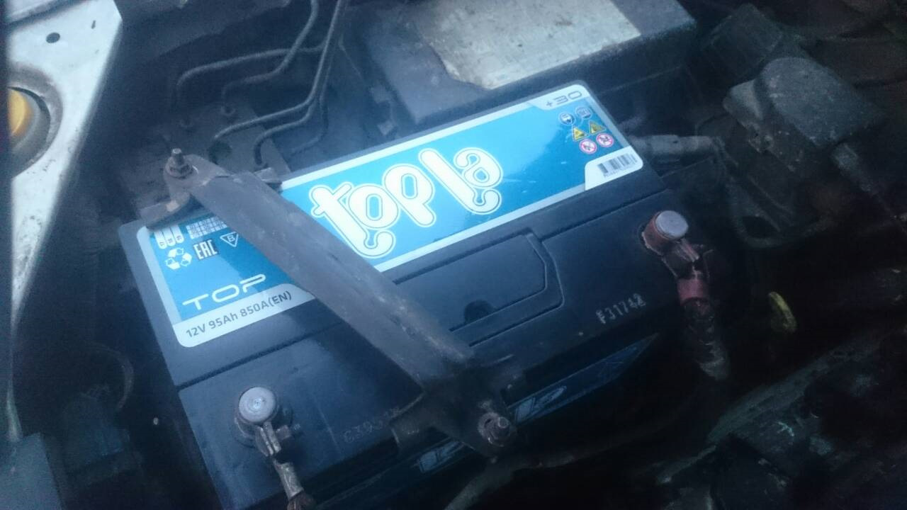 0 дизель полярность аккумулятора. Isuzu bighorn 1998 3. Акб исузу нпр 75. Isuzu elf аккумулятор. Ящик для аккумулятора на исузу нкр 75.