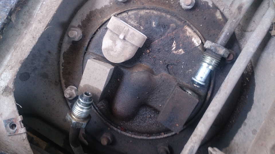 Замена фильтра грубой очистки (сеточки) топливного насоса — Lada 2114 ...