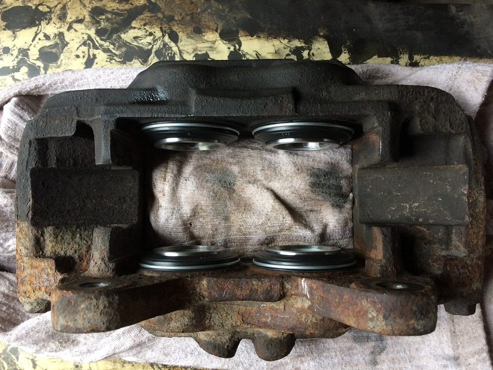 Суппорт прадо. Передний суппорт Прадо 120. Пружины переднего суппорта Toyota Prado 120.