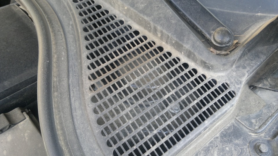 Заглушки на болт стойки амортизатора — Skoda Yeti, 1,2 л, 2014 года ...