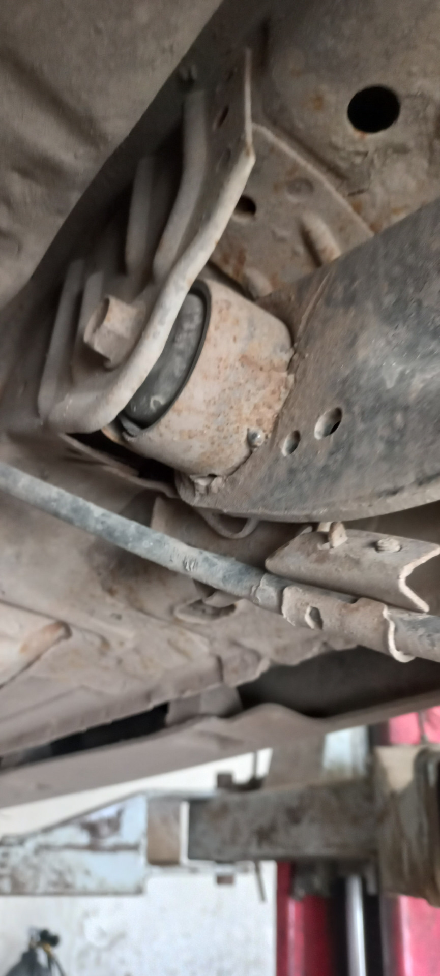 Саленблоки задней балки — Nissan Primera (P11-144), 2 л, 2001 года ...