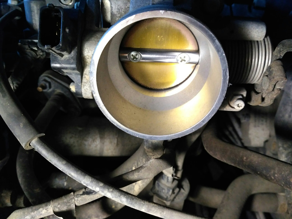 Чистка заслонки и датчика ХХ, а также прошприцевал крестовину кардана ...