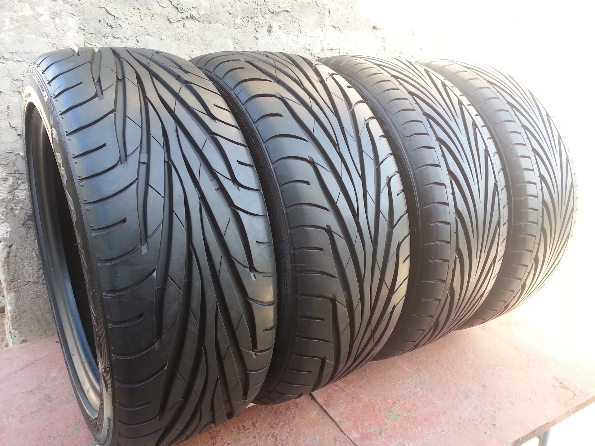 Куплю шины б у 195 r15. Резина Maxxis Victra ma-z1. Maxxis ma-z1 Victra 235/45/r17. Maxxis ma-z1 Victra 205 45 r17. Резина Максис 195 50 15.