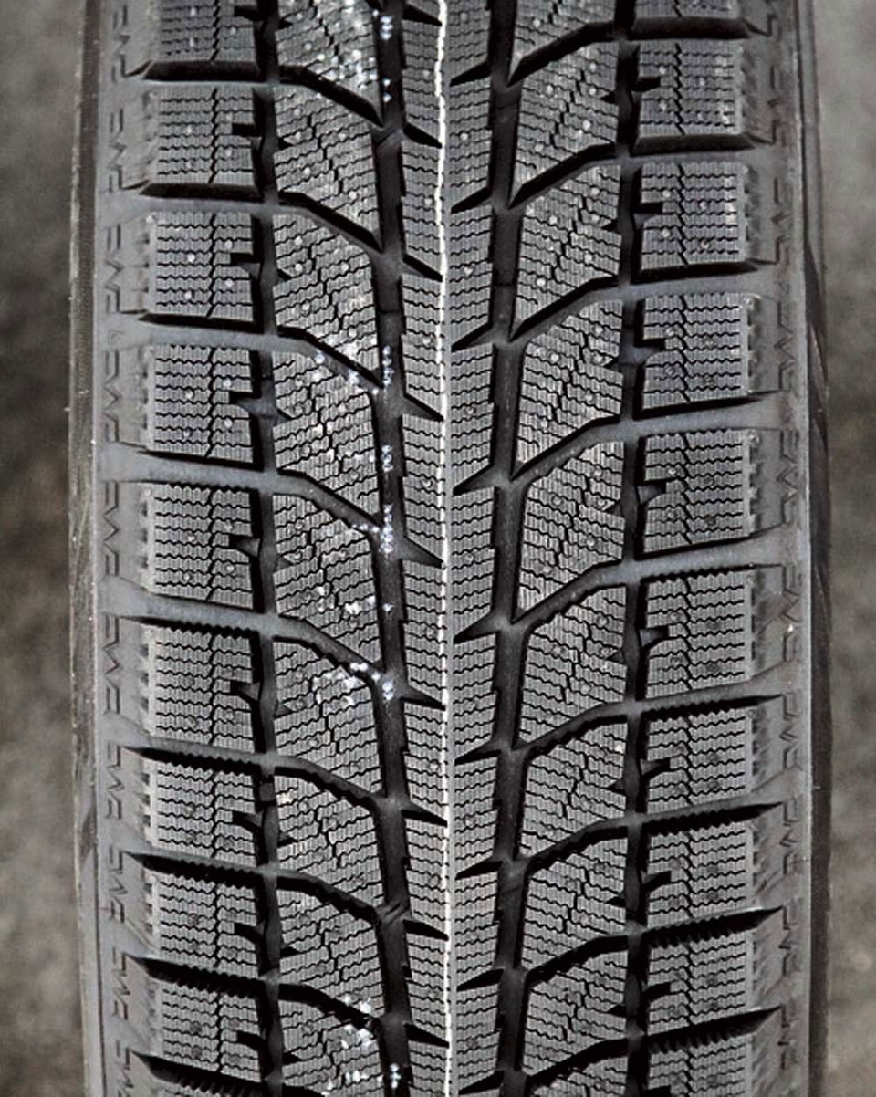 Зимние шины bridgestone. Bridgestone Blizzak WS-70. Бриджстоун близак ws70. Резина Бриджстоун близак. Зимние шины Бриджстоун близак.