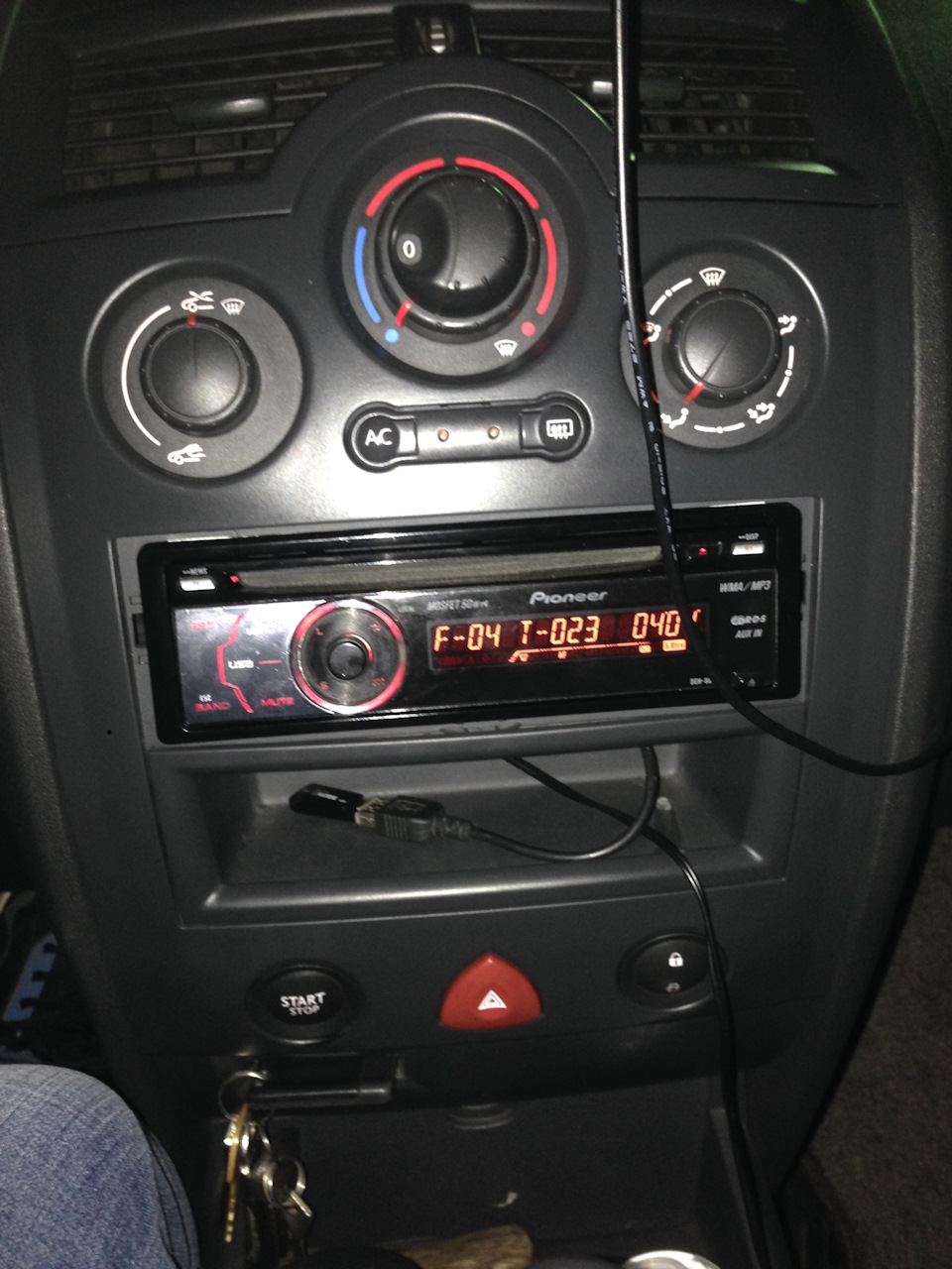 Как снять магнитолу рено симбол Замена штатной магнитолы - Renault Megane II, 1,6 л, 2005 года аксессуары DRIVE2