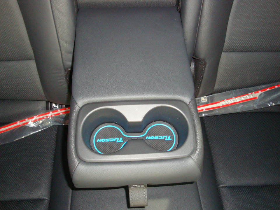 Коврик в нише заднего подлокотника. — Hyundai Tucson (TL)
