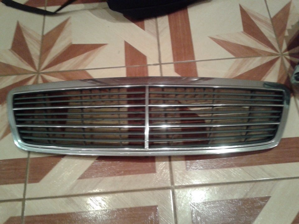 Продаю оригинальные решетку и фары на дорестайлинг w203 — Mercedes-Benz ...