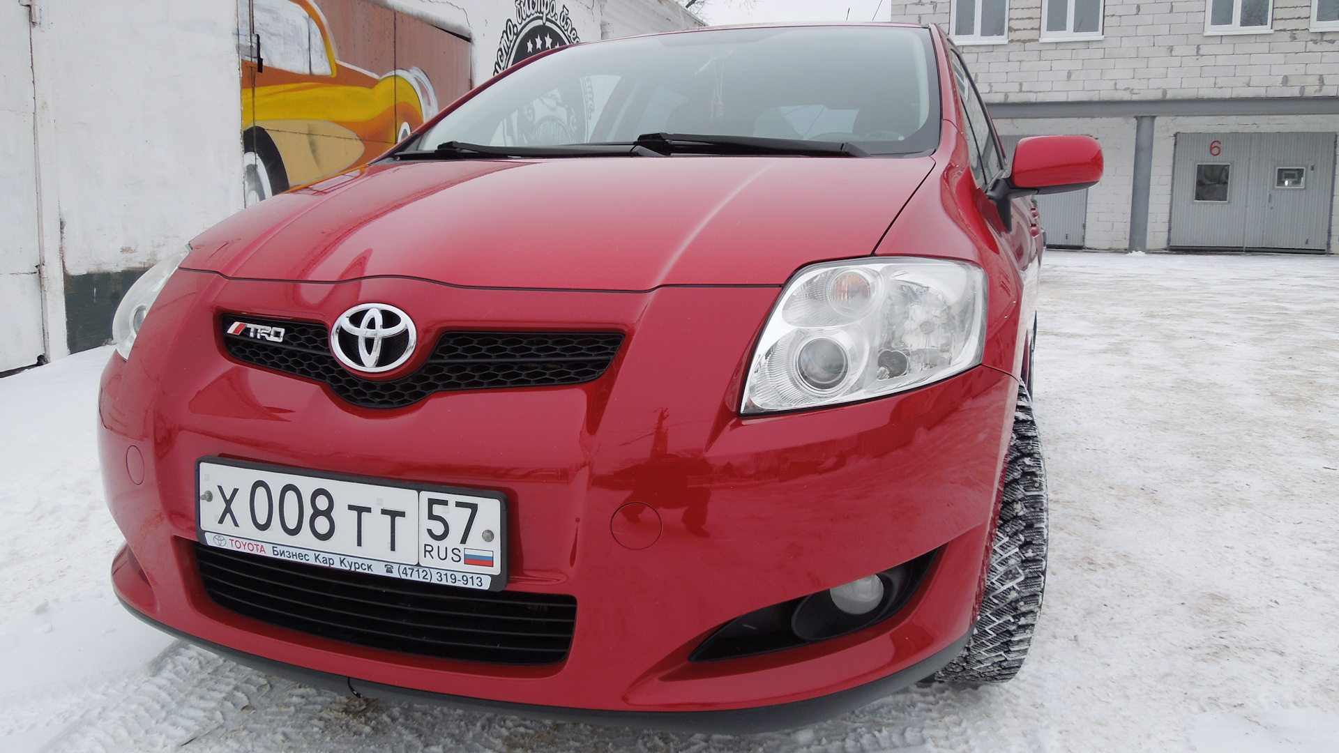 Toyota Auris (1G) 1.6 бензиновый 2007 | красный на белом на DRIVE2