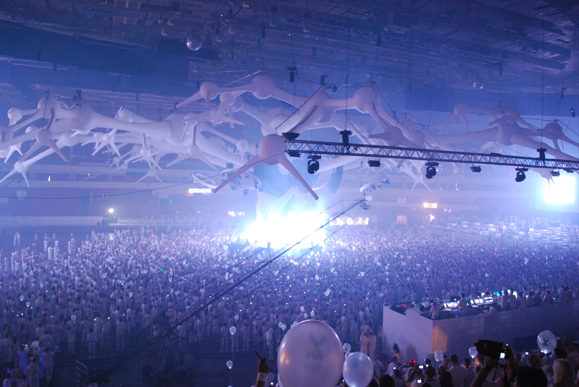 Sensation. Sensation White 2009. Sensation White 2010 Санкт-Петербург. Сенсейшен СПБ 2009. Сенсейшен СПБ 2012.