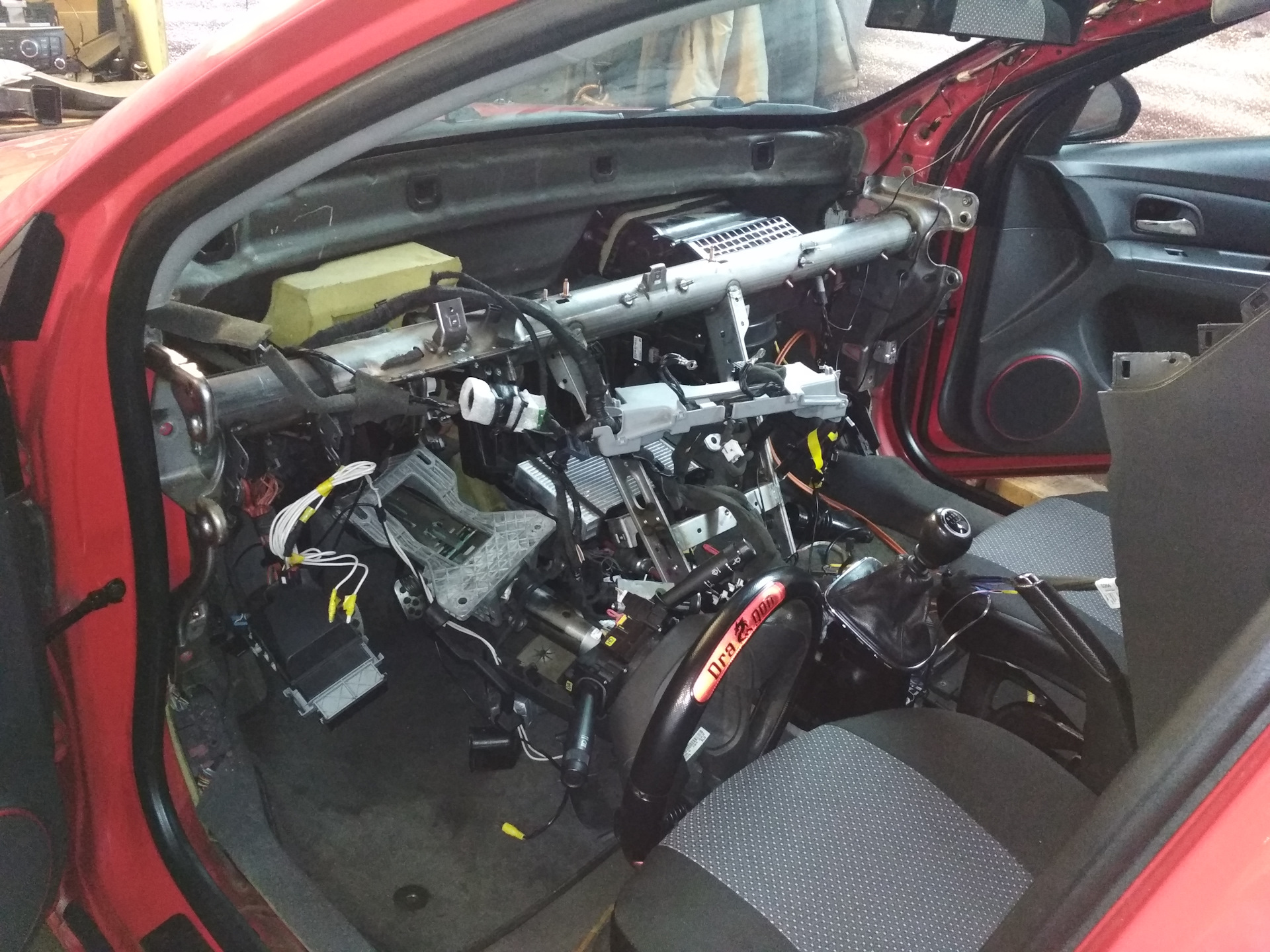 снять торпеду шевроле круз. снять торпеду шевроле круз. снятие торпеды шевроле круз. шевроле круз разбор панели торпеды. торпеда шевроле круз 2012.