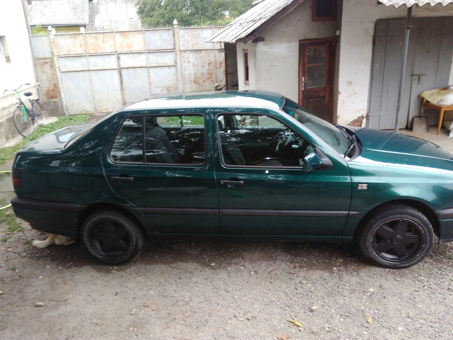 Volkswagen Vento зеленая