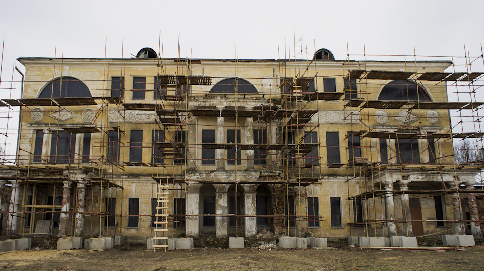 Главный усадебный дом. — УАЗ 315195 Hunter