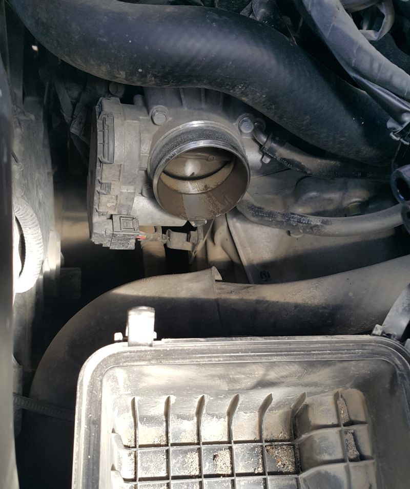 Старый фильтр — Грязная дроссельная заслонка — Hyundai ix35, 2 л, 2012 ...