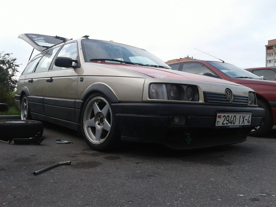 AZEV A r16 7.5j et 30 to passat b3 1.9static Gold Variant — Volkswagen ...