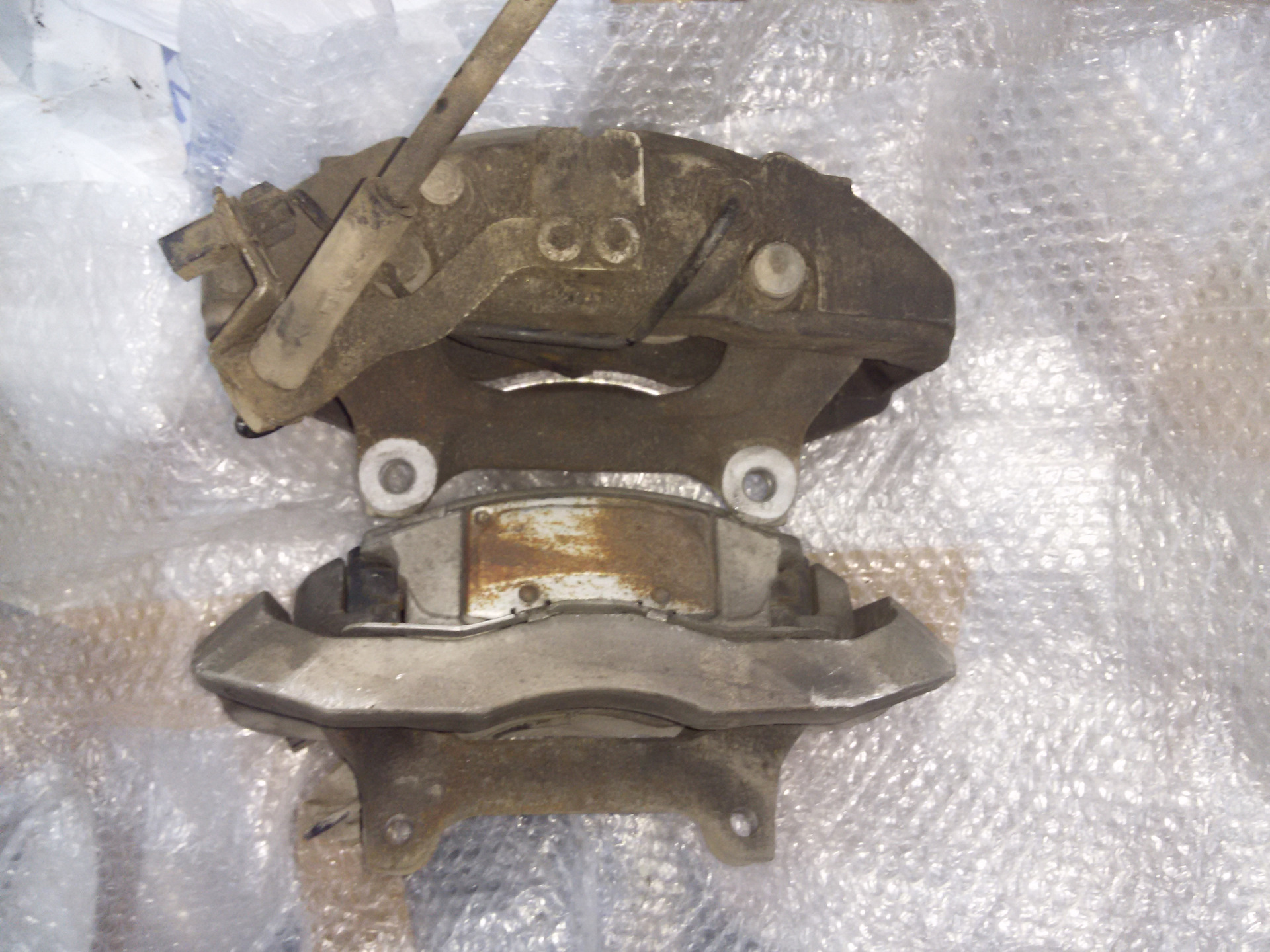 Задний суппорт ауди а8 д2. Передний суппорт ауди а8 д2. Передний тормозной суппорт ауди а8. Суппорта а8 д3. Суппорта а8 д3.