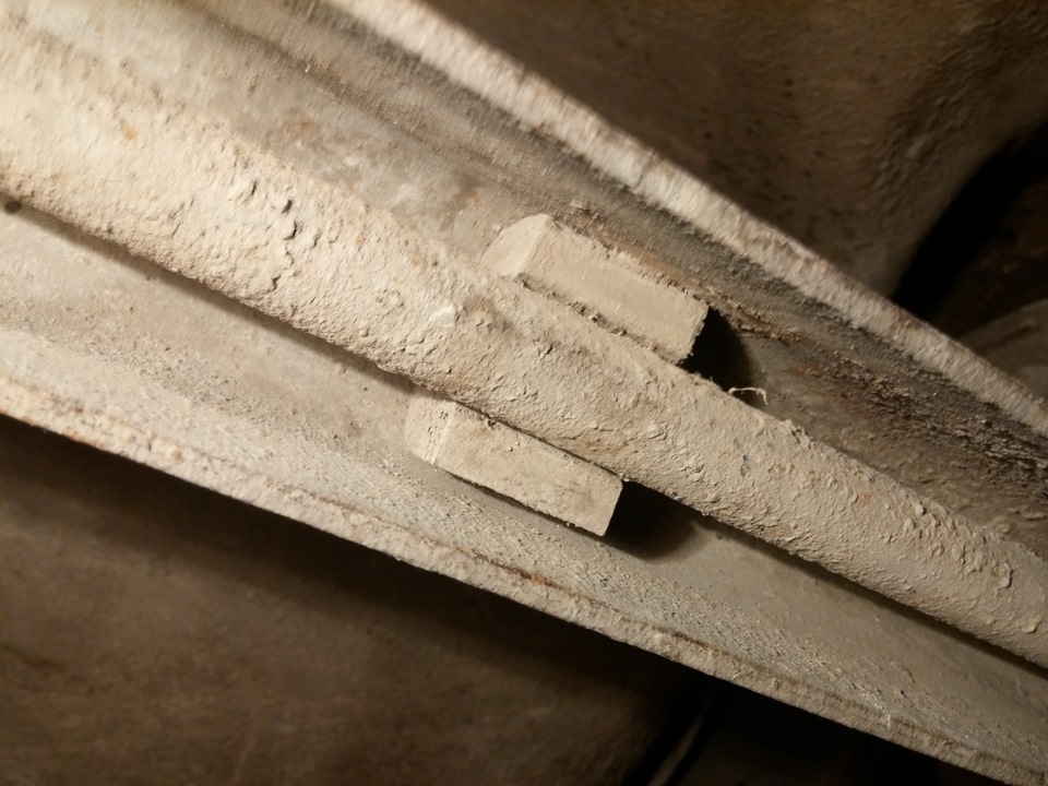 Резиновый подшипник торсиона задней балки. — Audi 80 (B3), 1,8 л, 1987 ...